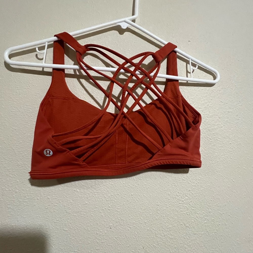 Lululemon sports bra really good piece